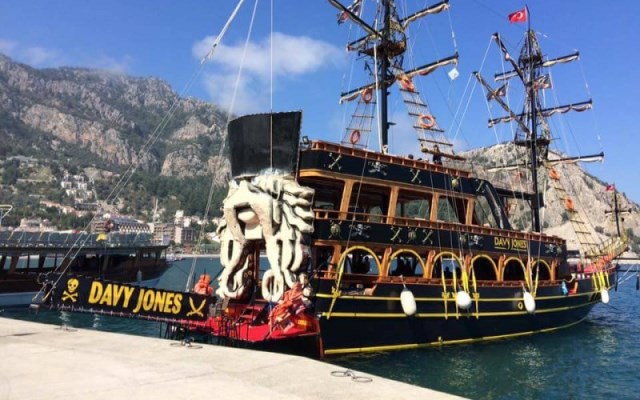 marmaris-pirate-ships